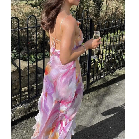 Precioso vestido largo de fiesta con estampado floral gráfico y volantes, espalda baja y abertura, modelo Y8099