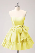 Vestido de fiesta corto fucsia sin tirantes con volantes y lazo PD558