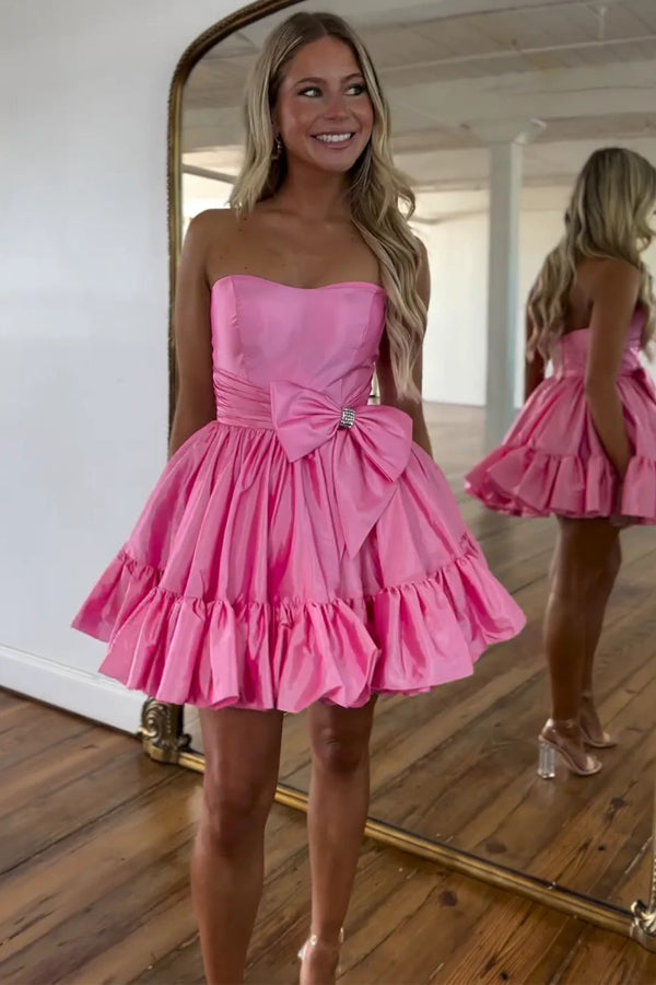 Vestido de fiesta corto fucsia sin tirantes con volantes y lazo PD558