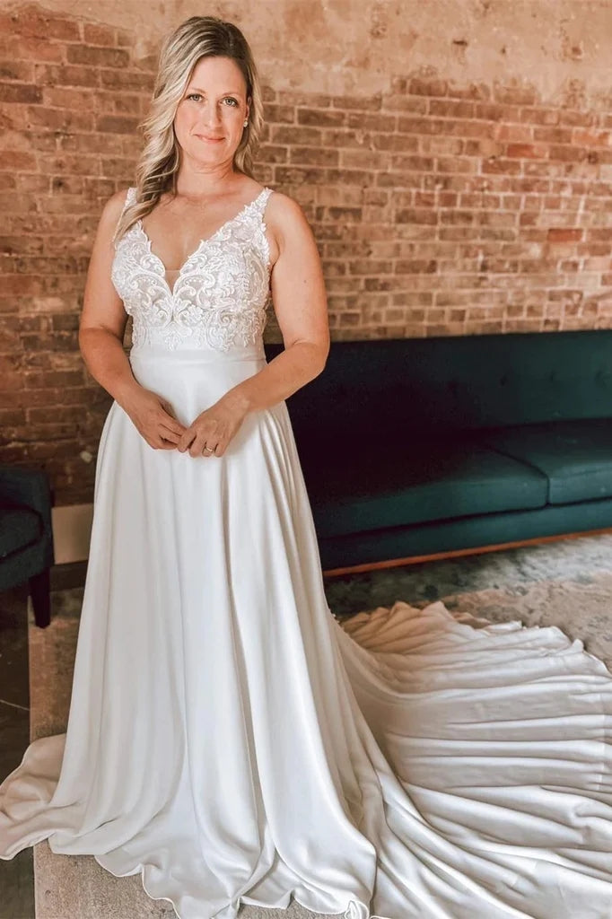 Vestidos de novia largos de corte A, encaje floral color marfil, espalda descubierta WD686