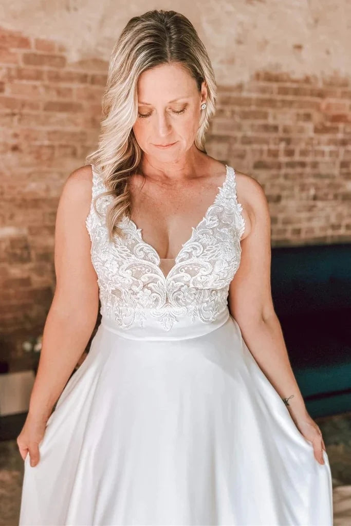Vestidos de novia largos de corte A, encaje floral color marfil, espalda descubierta WD686