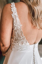 Vestidos de novia largos de corte A, encaje floral color marfil, espalda descubierta WD686