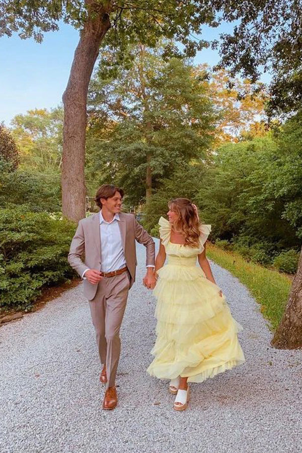 Vestido largo de fiesta amarillo de tul con capas, corte princesa, corte en A