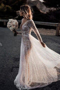 Vestido de novia brillante de corte línea, escote en V profundo y mangas largas con transparencias WD569