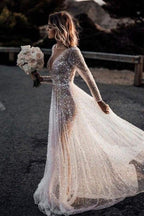 Vestido de novia brillante de corte línea, escote en V profundo y mangas largas con transparencias WD569
