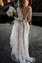 Vestido de novia brillante de corte línea, escote en V profundo y mangas largas con transparencias WD569