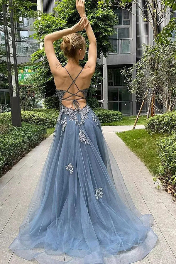 Vestido largo de fiesta de corte A con tirantes finos, corsé y abertura en la espalda