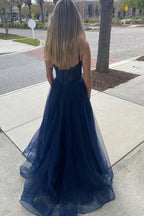 Vestido de fiesta largo de tul rosa fucsia con tirantes finos y corte en A
