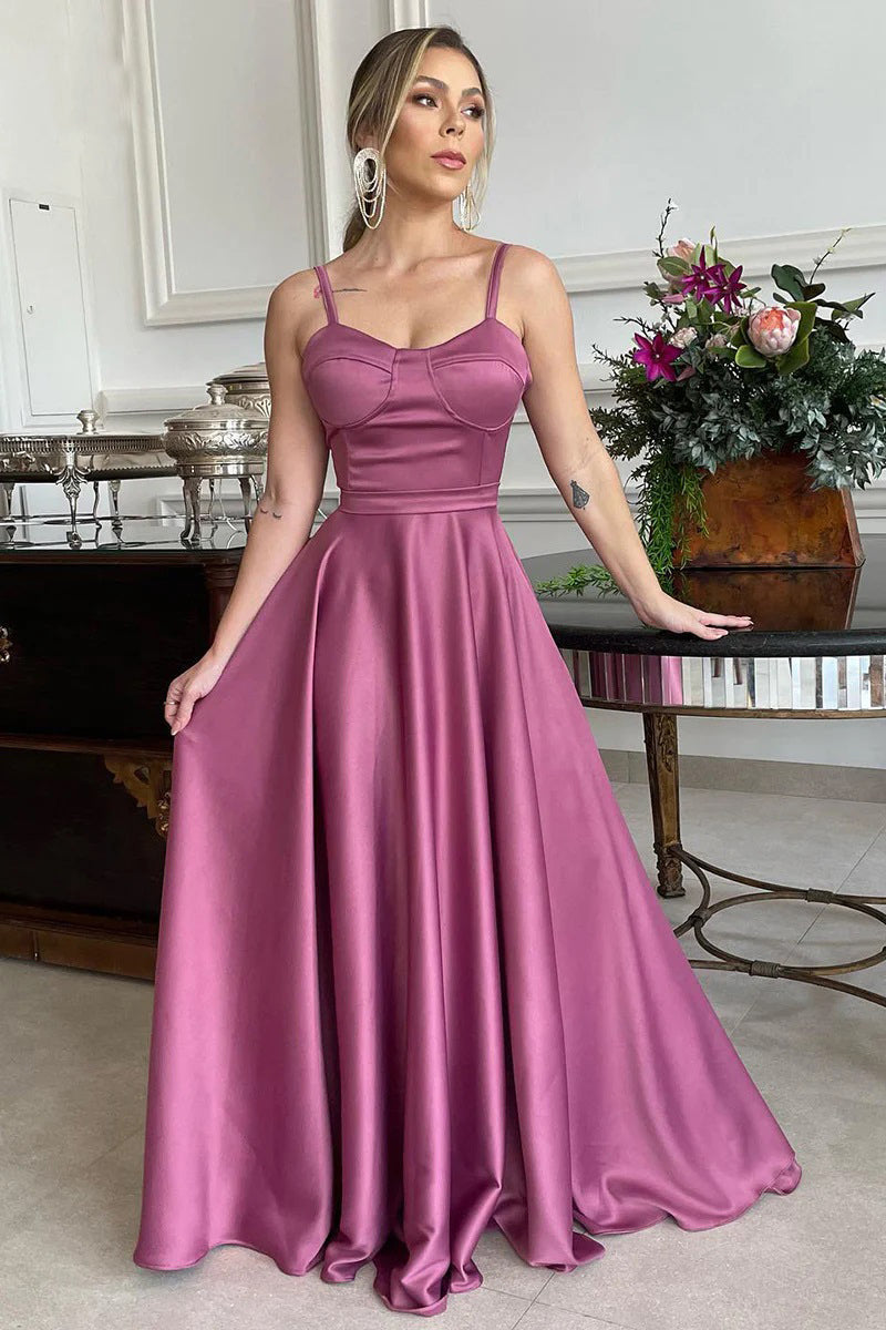 Vestido largo de dama de honor con escote corazón, tirantes finos y corte en A, modelo BD110