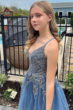 Vestido corto de tul gris azulado con tirantes finos y corte en A para baile de bienvenida PD527