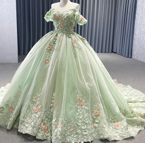 Robe de bal de gala/quinceañera vert matcha, épaules dénudées, ornée d'appliqués floraux et d'un laçage scintillant au dos (Y2190)