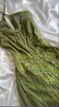 Robe de bal unique en mousseline de soie verte ornée de sequins et de perles, Y8308