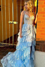 Vestido de noche de fiesta impresionante, de encaje, corte en A, con volantes y abertura.