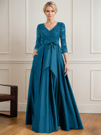 Vestido de novia de satén con encaje, corte en A, escote en V y largo hasta el suelo, con lazo de lentejuelas. 