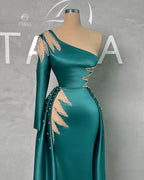 Impresionante vestido de graduación largo hasta el suelo, de un solo hombro, con pedrería, manga larga y cola desmontable.