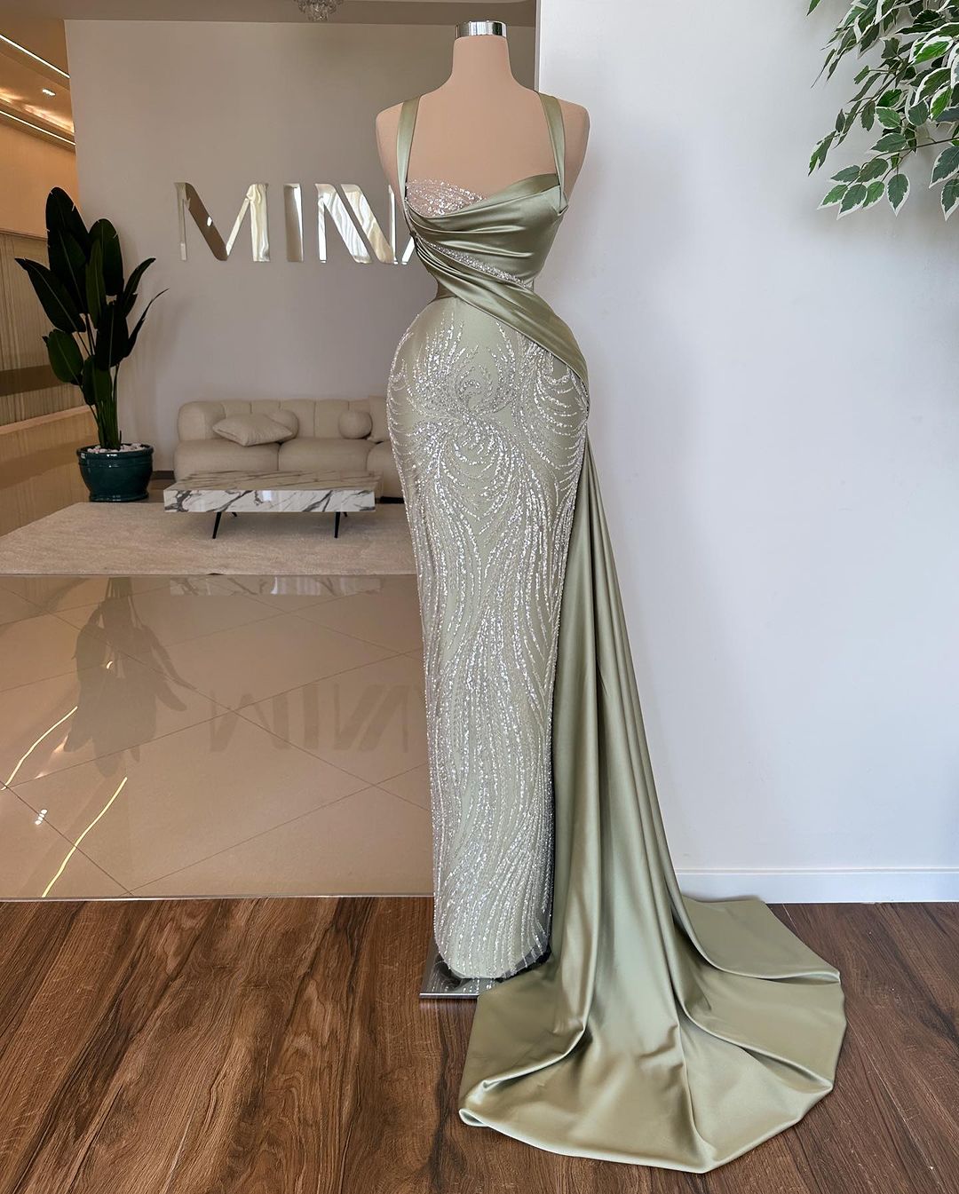Impresionante vestido de fiesta sin mangas con tirantes largos de sirena, encaje, lentejuelas y pedrería