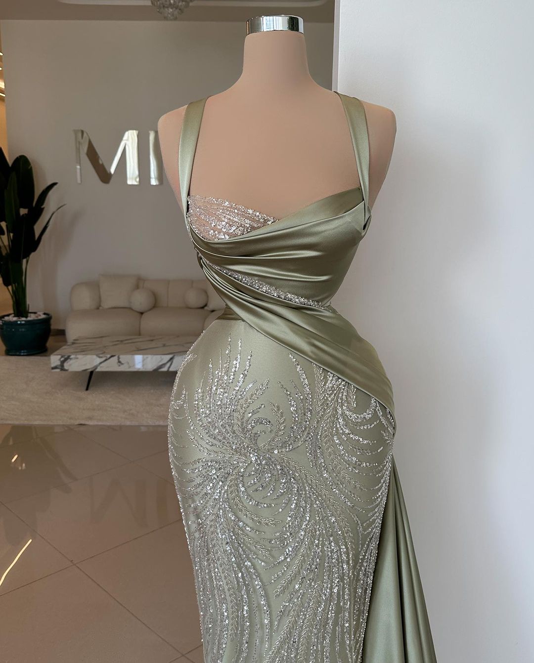 Impresionante vestido de fiesta sin mangas con tirantes largos de sirena, encaje, lentejuelas y pedrería