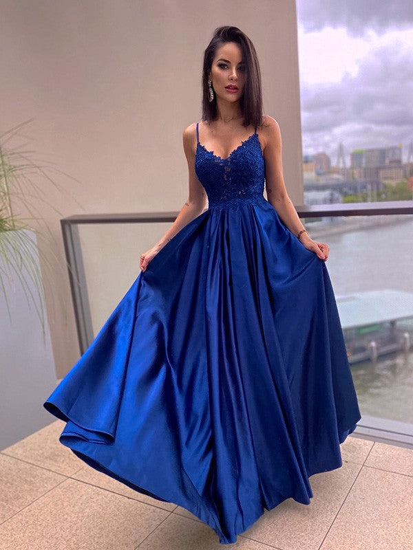 Vestidos largos hasta el suelo con tirantes finos y apliques SYP124