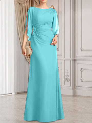 Robe fourreau/colonne longue en mousseline pour la mère de la mariée, ornée de perles plissées.