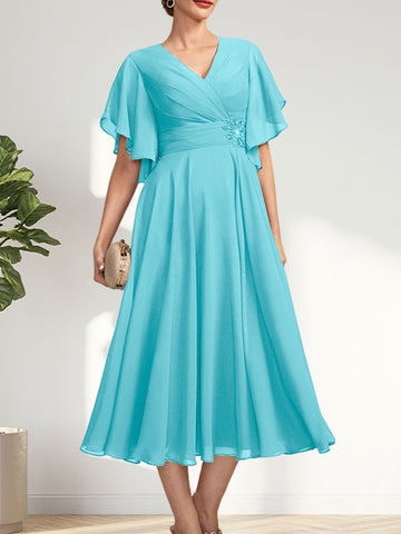 Vestido de corte A, escote en V, largo té, de gasa, para la madre de la novia, con plisados ​​y cuentas.