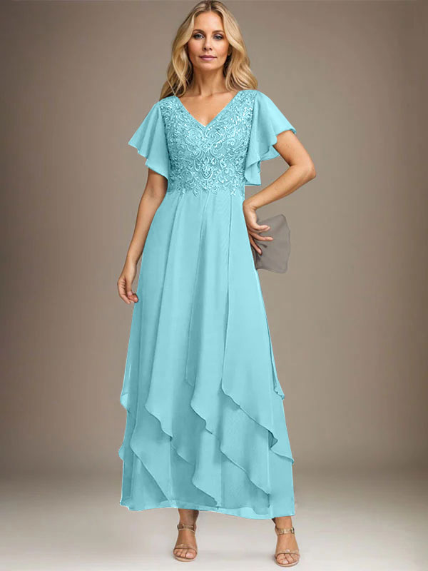 Vestido de novia de corte línea A, escote en V, largo hasta el tobillo, de gasa de encaje con volantes en cascada. 