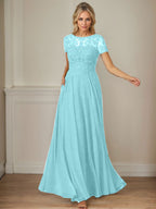 Robe en mousseline de soie bleu marine foncé, coupe trapèze, col bateau et sequins 