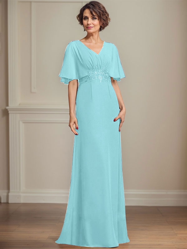 Robe de mariée longue en mousseline de soie, coupe trapèze, col en V, ornée d'appliques de sequins plissés et de dentelle.