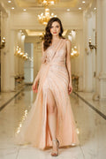 Vestido de graduación asimétrico de tul con cuentas, abertura lateral, sin mangas, largo hasta el suelo, ideal para ocasiones especiales.
