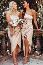 Vestido de dama de honor blanco satinado asimétrico de un solo hombro BD097