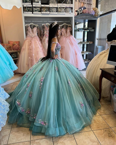 Vestido de quinceañera estilo princesa azul lago con flores 3D, hombros descubiertos, apliques y cuentas, largo maxi, modelo Y2632