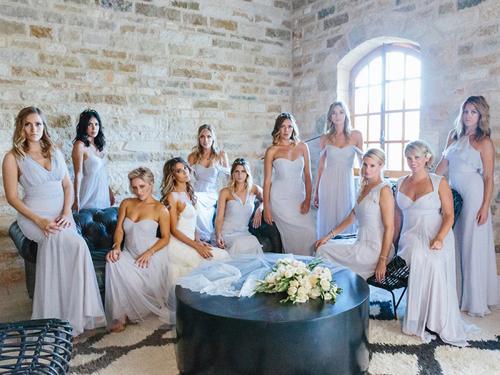 Vestidos de dama de honor de gasa en diferentes estilos, corte A y largo hasta el suelo