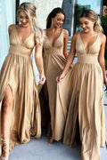 Vestido de dama de honor largo, sencillo y económico, de corte A, con escote en V y abertura. 