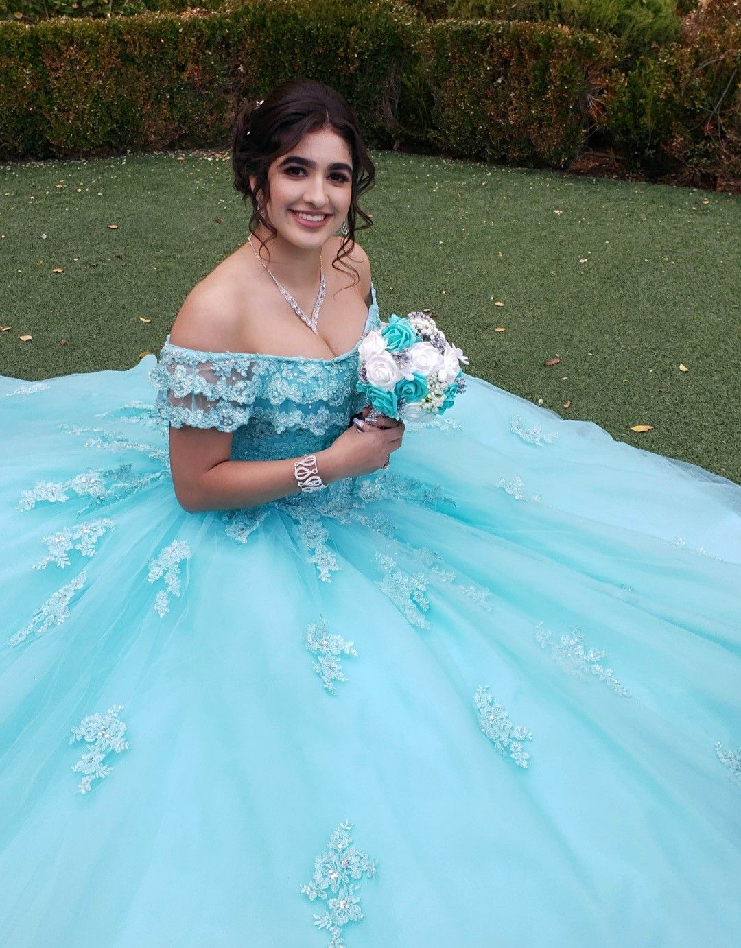 Vestido de princesa de tul y encaje con hombros descubiertos Y3087