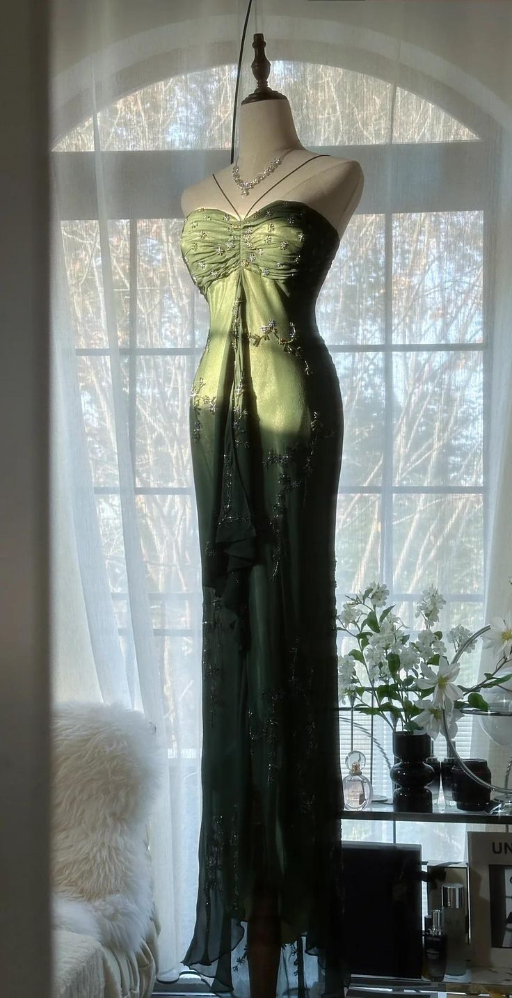 Robe de bal longue vintage vert foncé moulante en satin perlé Y8557