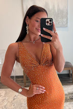 Vestido largo de fiesta de satén con escote en V profundo estilo sirena y cuentas