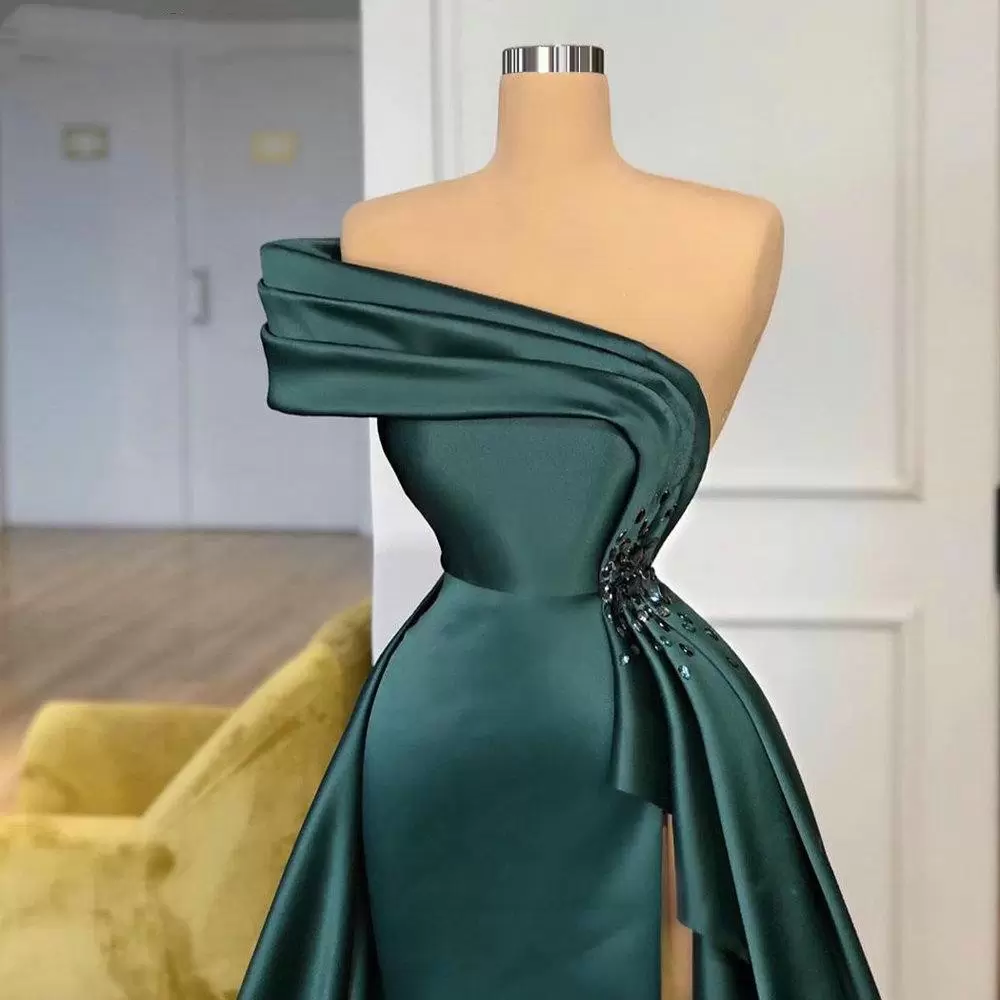 Nuevos vestidos largos de noche de satén, elegantes vestidos de noche con fruncido, cuentas de cristal, abertura en un solo hombro, vestidos de fiesta formales para mujer S23314