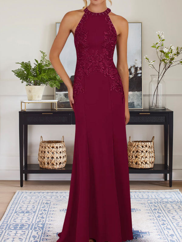 Vestido largo azul grisáceo de corte recto con cuello halter para la madre de la novia con apliques