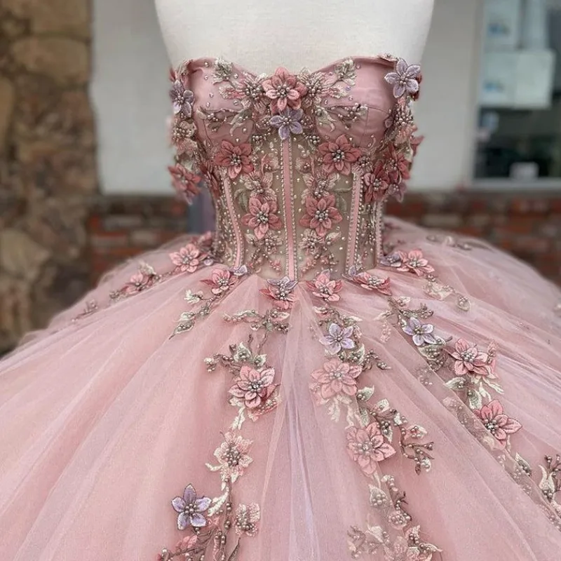 Robe de bal rose en tulle ornée d'appliqués floraux, modèle Sweet 16 Y527