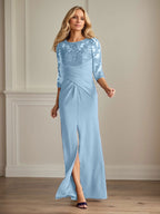 Vestido de madrina de la novia color ciruela, de encaje elástico y corte sirena. 