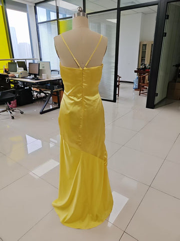 Vestido de fiesta largo de satén con tirantes finos, corte en A, corsé plisado, ideal para damas de honor, con abertura. 