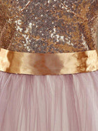 Vestido de dama de honor de tul morado claro con corte en A y escote corazón con lentejuelas doradas, sin tirantes y vestido de noche 