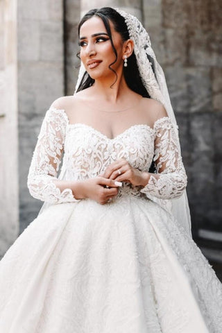 Vestidos de novia de satén hasta el suelo, corte princesa, escote corazón, manga larga y encaje.