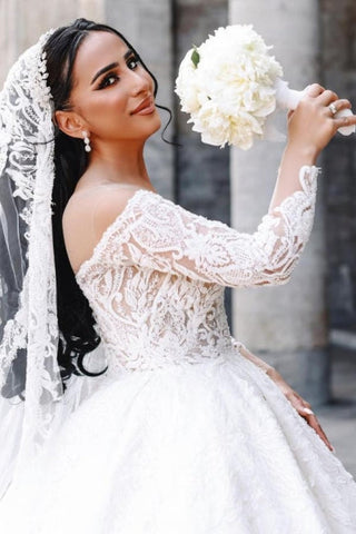 Vestidos de novia de satén hasta el suelo, corte princesa, escote corazón, manga larga y encaje.