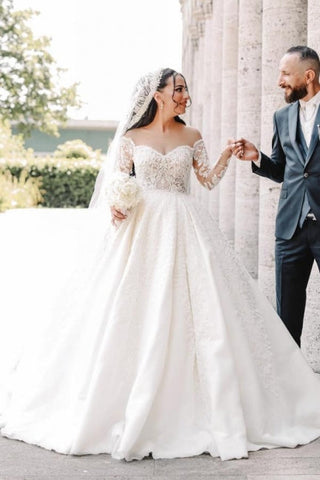 Vestidos de novia de satén hasta el suelo, corte princesa, escote corazón, manga larga y encaje.