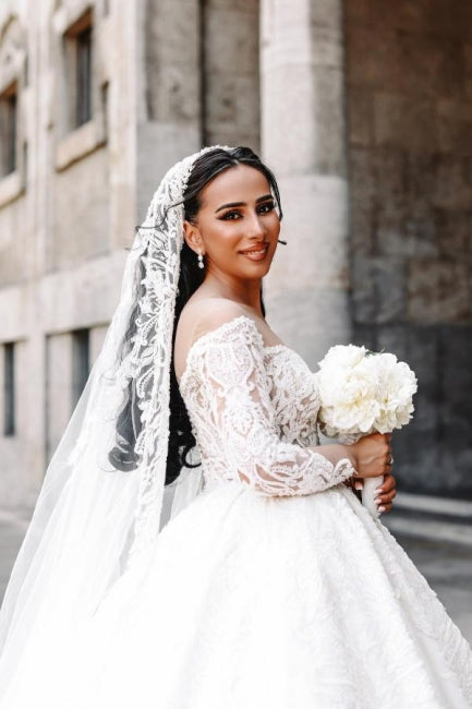 Ball Gown Sweetheart Long Sleeve Floor-Length Stain Wedding Dresses with Lace
