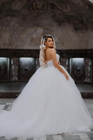 Vestidos de novia de tul con escote corazón, sin mangas, encantadores y largos hasta el suelo, con apliques.