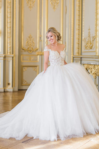 Vestido de novia de corte princesa, elegante, con mangas casquillo, encaje y tul WD692