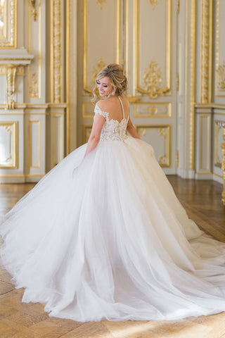 Vestido de novia de corte princesa, elegante, con mangas casquillo, encaje y tul WD692