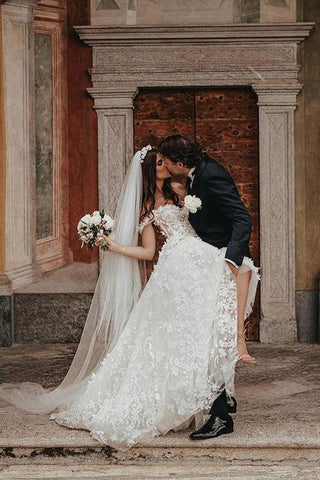 Vestido de novia de tul con hombros descubiertos y apliques de encaje WD582