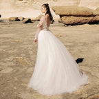 Beach Ivory Lace Wedding Dresses Illusion Long Sleeves Bridal Gowns Jewel Neck Backless Appliqued Tulle A-Line Floor Length